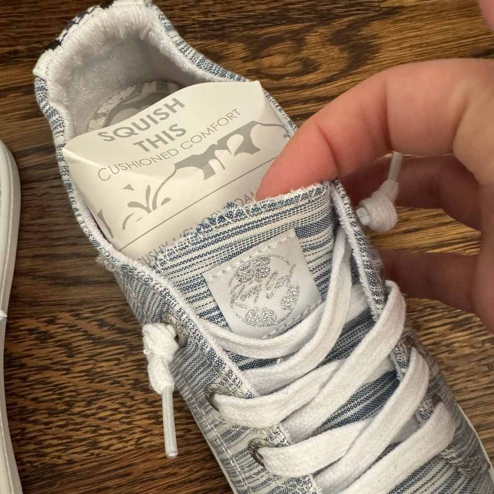 Roxy Women’s Bayshore III Blue Ashes &
White Slip-On Sneakers Shoes 5.5 NEW - Picture 3 of 8